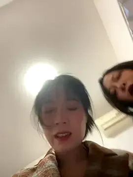 shiny-lily – webcam model profile photo Image 11