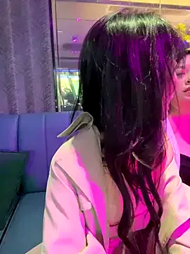 shiny-lily – webcam model profile photo Image 4