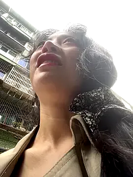 shiny-lily – webcam model profile photo Image 7