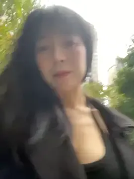 shiny-lily – webcam model profile photo Image 9