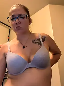 MinniMia – webcam model profile photo Image 16