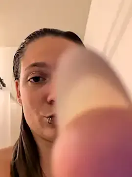 MinniMia – webcam model profile photo Image 5