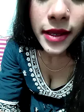 LilaSolace – webcam model profile photo Image 5