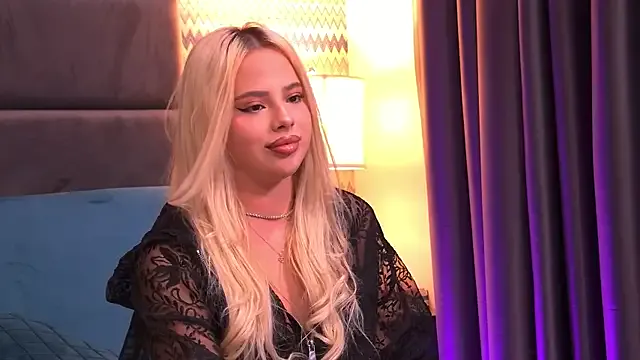 Dolce – webcam model profile photo Image 5