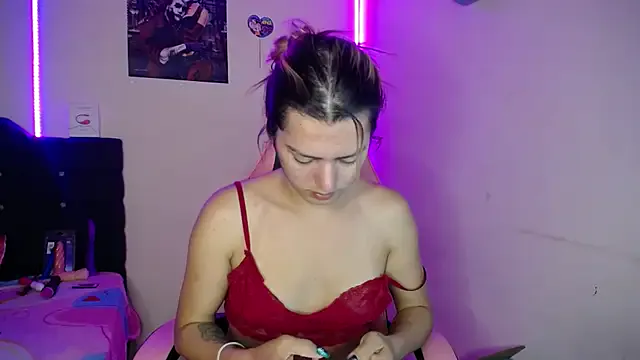 Dolce – webcam model profile photo Image 18