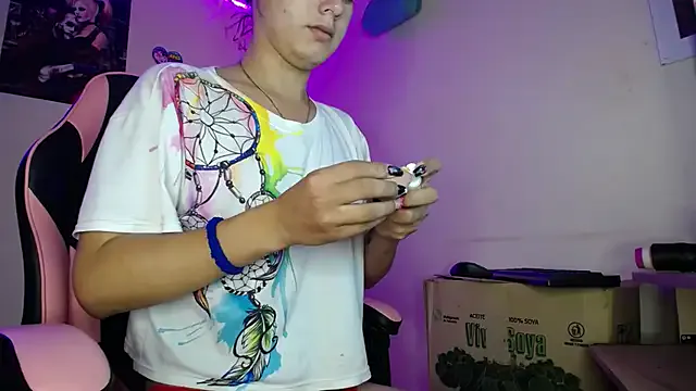 Dolce – webcam model profile photo Image 4