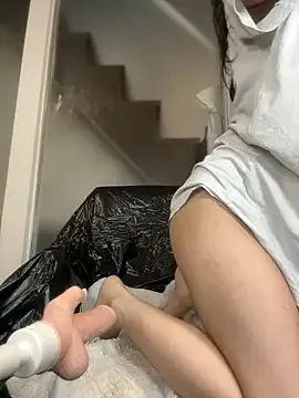 MiraKova – webcam model profile photo Image 14