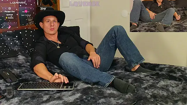 YU-KI00 – webcam model profile photo Image 7