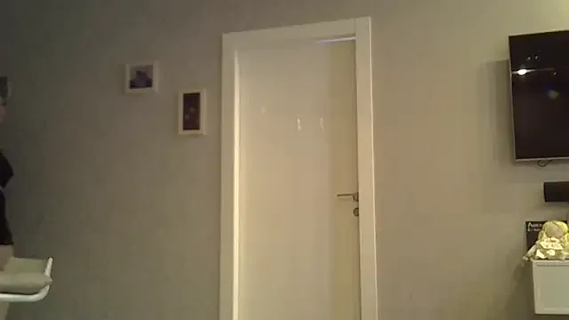 EsmeBrowm – webcam model profile photo Image 11