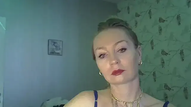 EsmeBrowm – webcam model profile photo Image 12