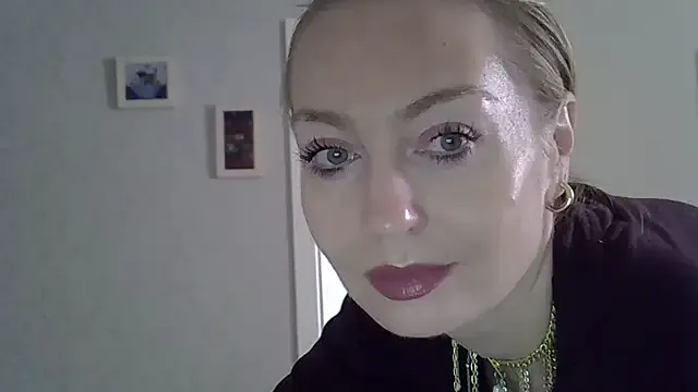 EsmeBrowm – webcam model profile photo Image 17