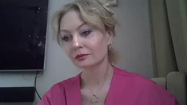 EsmeBrowm – webcam model profile photo Image 4