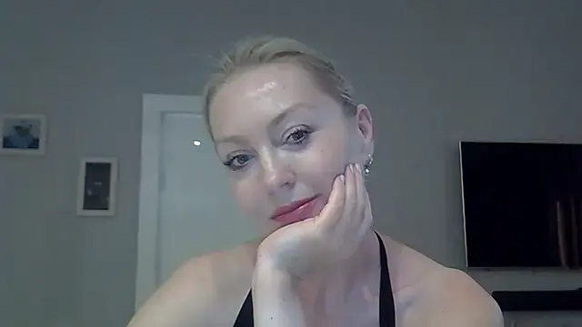 EsmeBrowm – webcam model profile photo Image 5