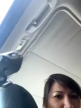 Caroline – webcam model profile photo Image 2