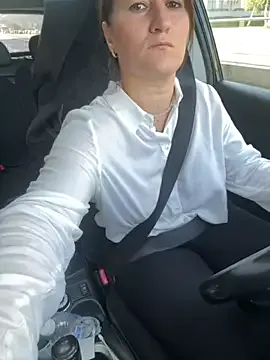 Caroline – webcam model profile photo Image 9