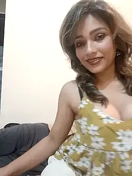 EmiBrow – webcam model profile photo Image 16